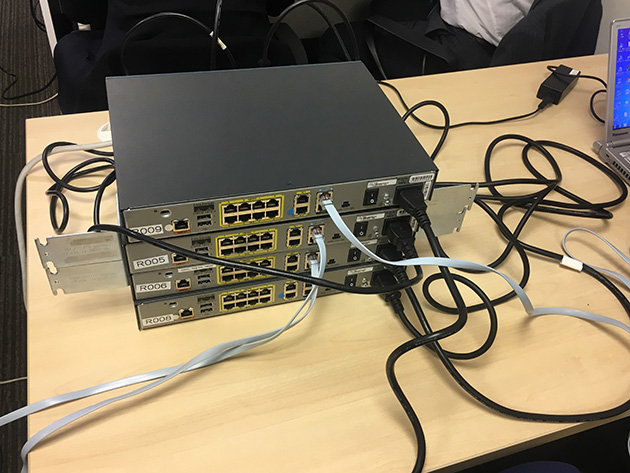ルータを4台使用してRIPによるルーティングに挑戦!!!