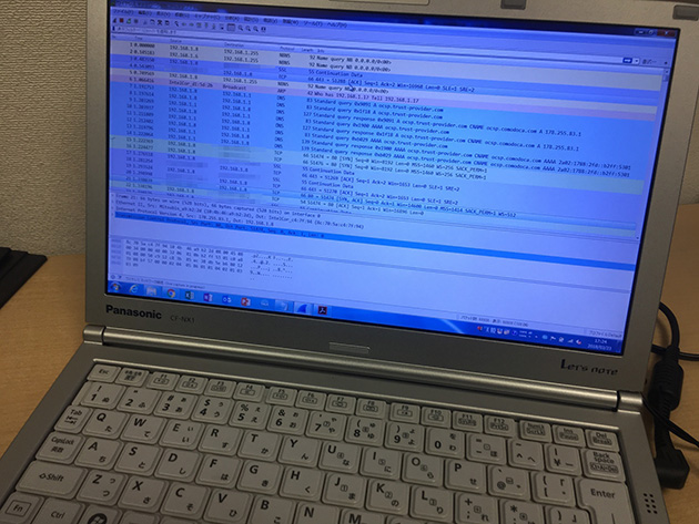 Wiresharkというソフトを使用してPC上にパケットキャプチャを表示します。