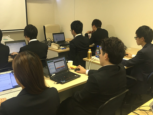 皆さん最終チェックに集中しています(-^0^)人(^0^-)